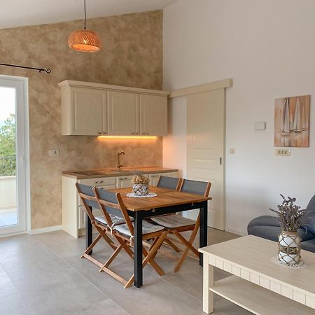Villa Alara - Charming Villa With Heated Swimming Pool Milohnici Eksteriør bilde