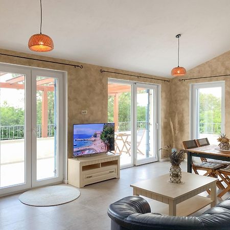 Villa Alara - Charming Villa With Heated Swimming Pool Milohnici Eksteriør bilde
