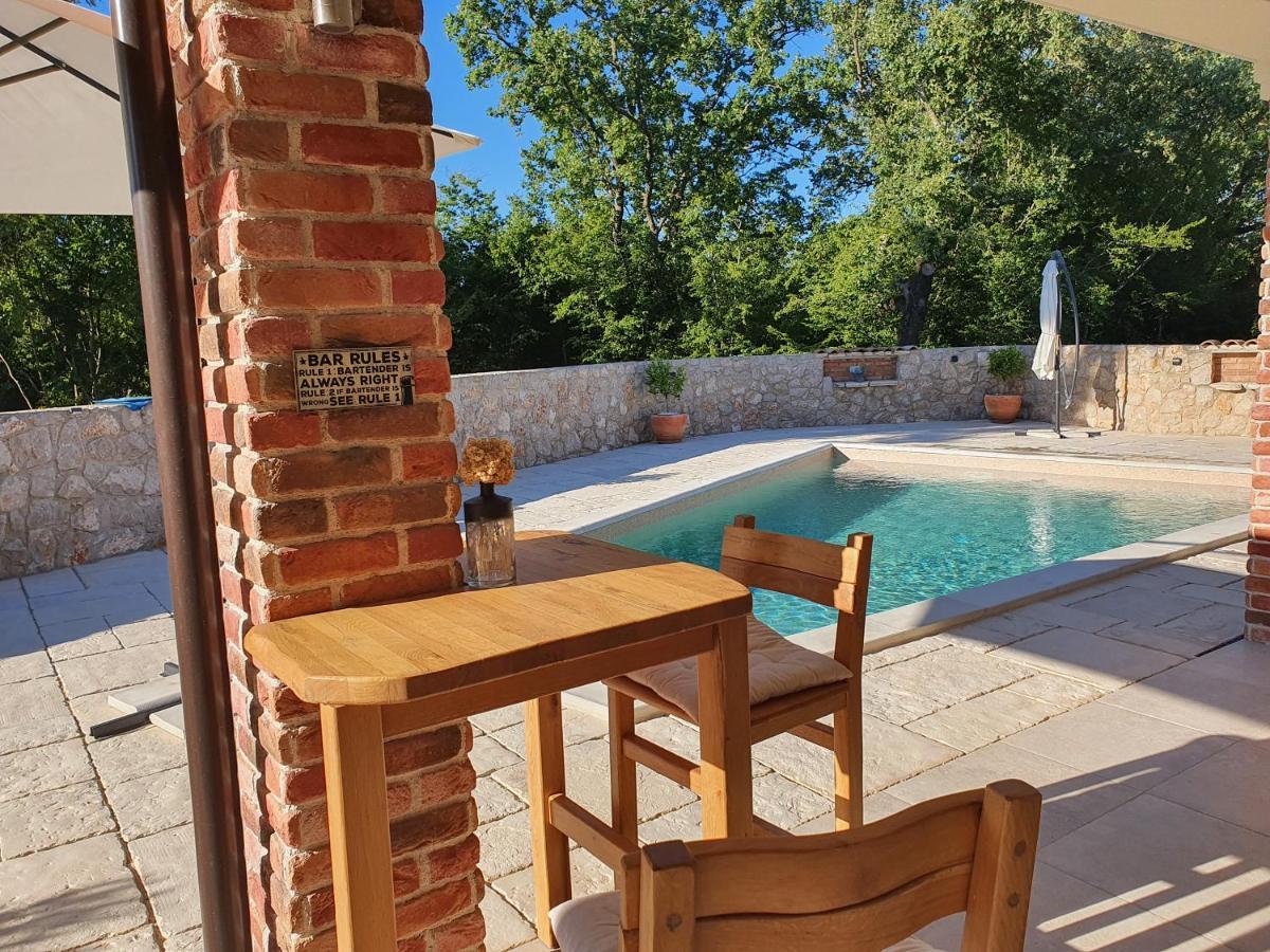 Villa Alara - Charming Villa With Heated Swimming Pool Milohnici Eksteriør bilde