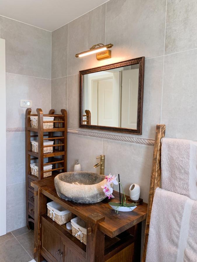 Villa Alara - Charming Villa With Heated Swimming Pool Milohnici Eksteriør bilde