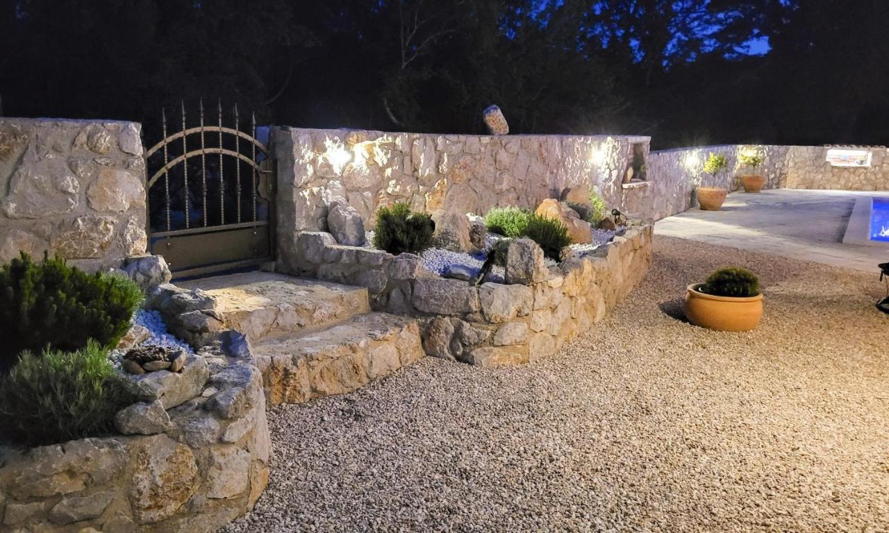 Villa Alara - Charming Villa With Heated Swimming Pool Milohnici Eksteriør bilde