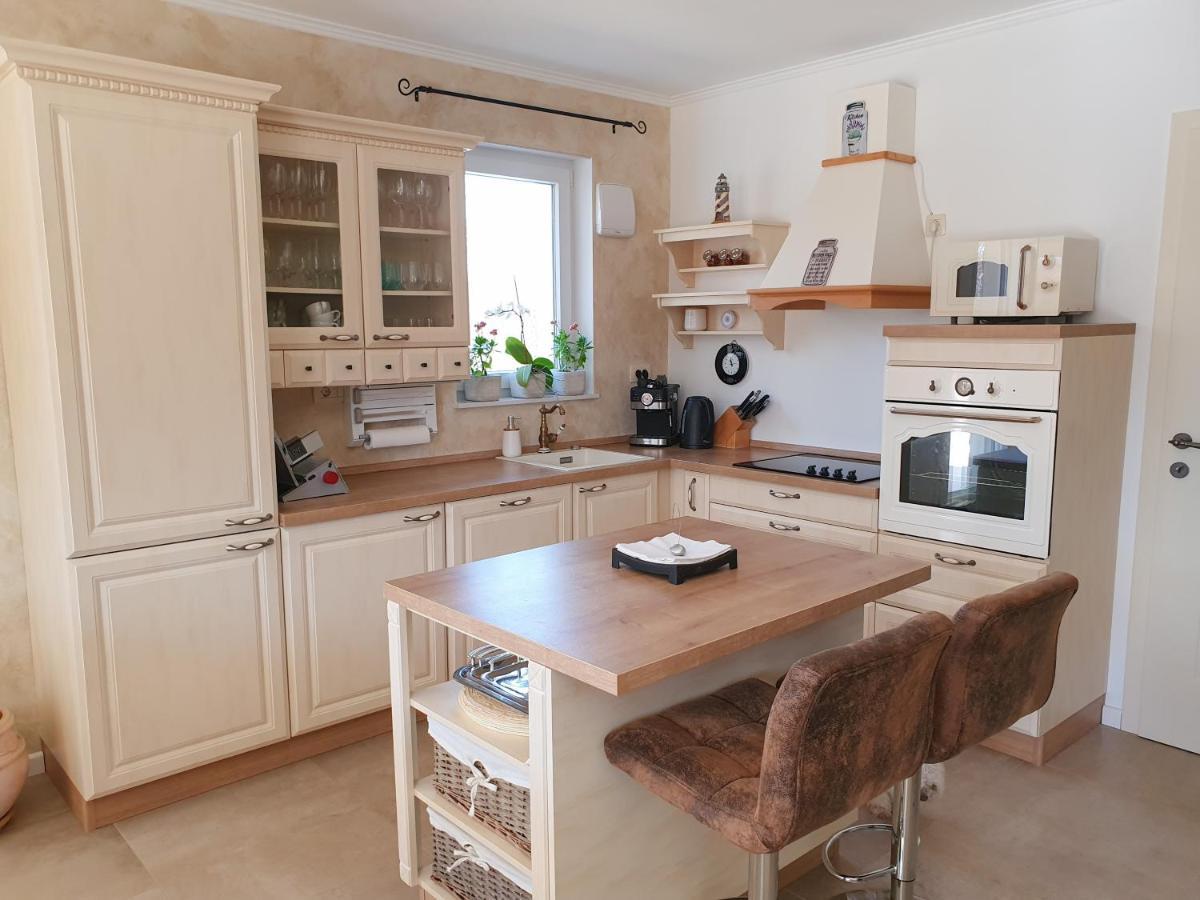 Villa Alara - Charming Villa With Heated Swimming Pool Milohnici Eksteriør bilde