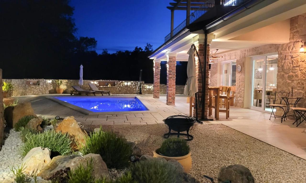 Villa Alara - Charming Villa With Heated Swimming Pool Milohnici Eksteriør bilde