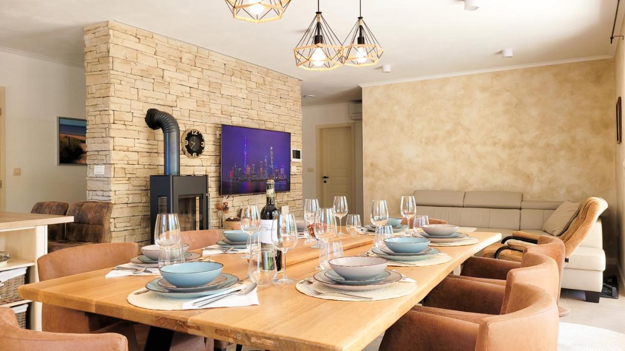 Villa Alara - Charming Villa With Heated Swimming Pool Milohnici Eksteriør bilde