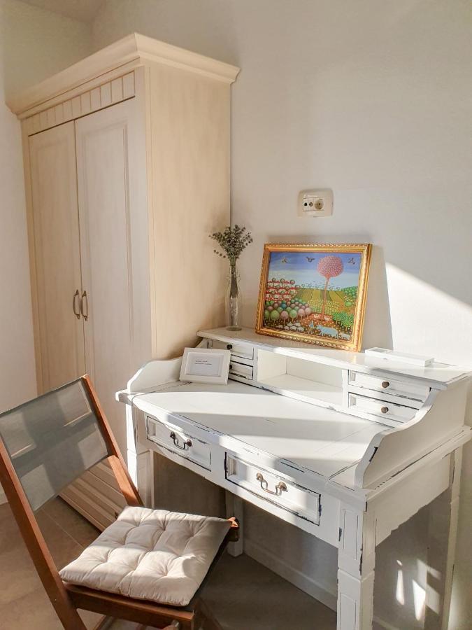 Villa Alara - Charming Villa With Heated Swimming Pool Milohnici Eksteriør bilde