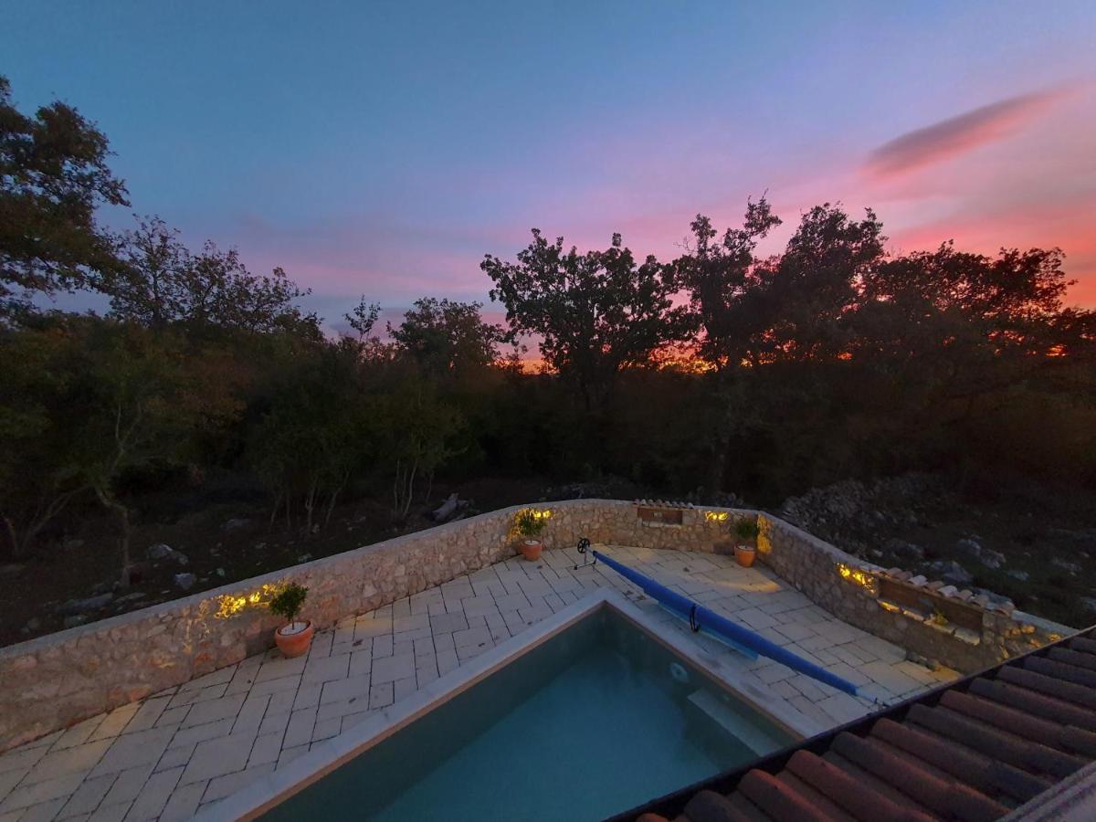 Villa Alara - Charming Villa With Heated Swimming Pool Milohnici Eksteriør bilde