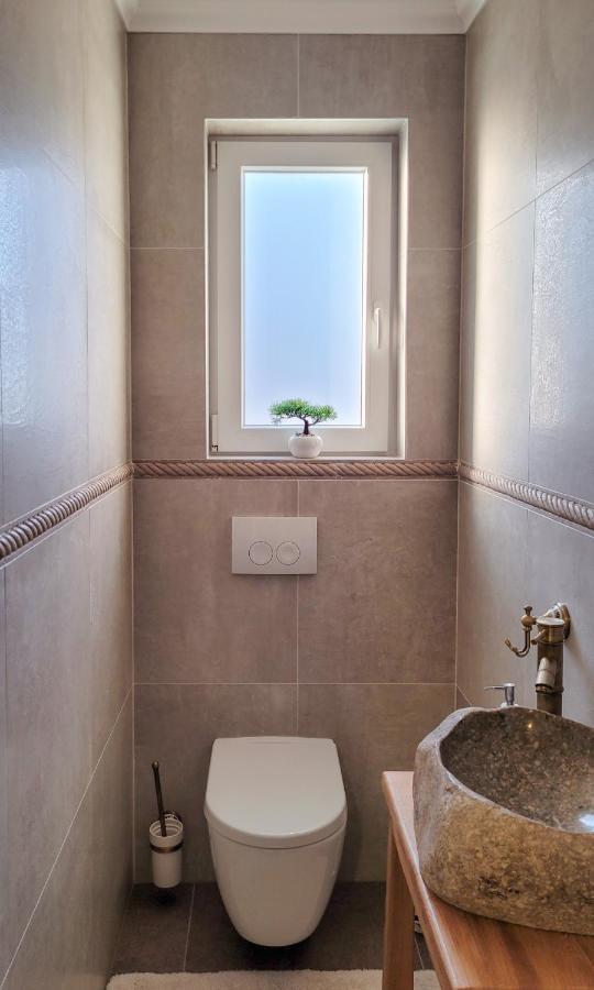 Villa Alara - Charming Villa With Heated Swimming Pool Milohnici Eksteriør bilde