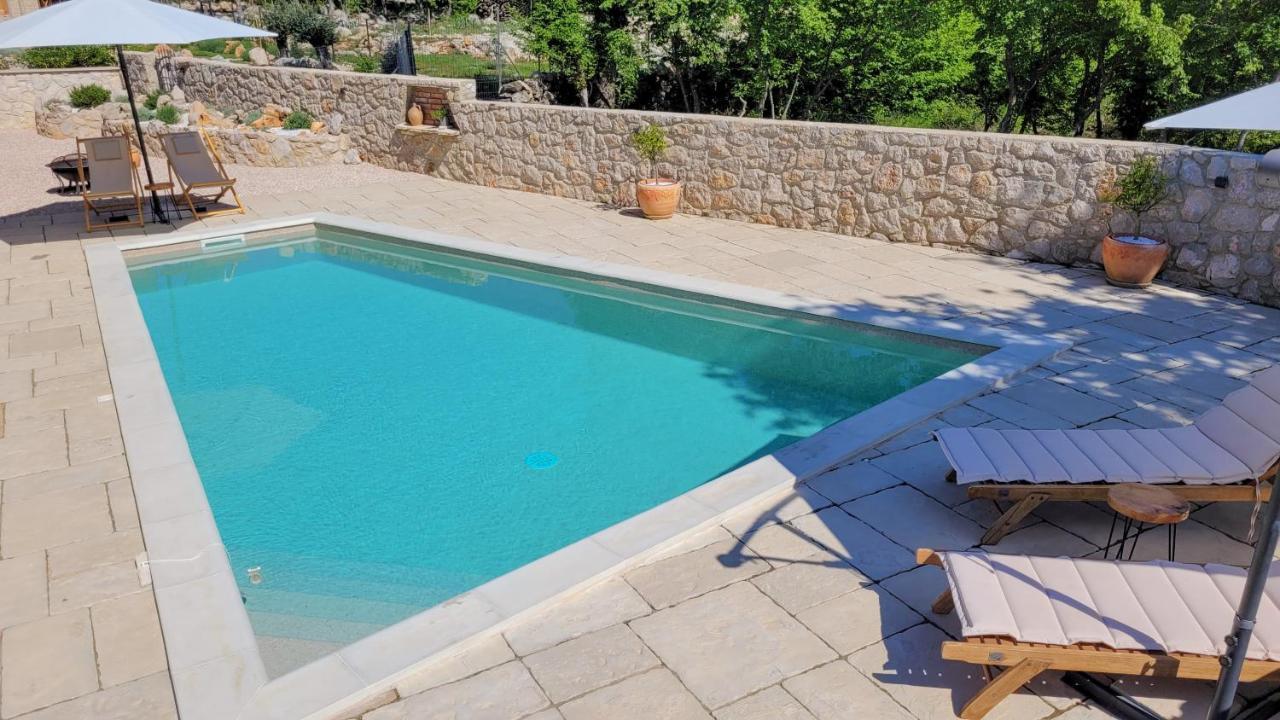 Villa Alara - Charming Villa With Heated Swimming Pool Milohnici Eksteriør bilde